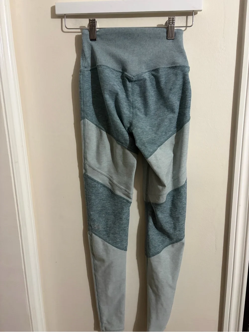 Alo Two-Tone Green Athletic Set - Sports Bra & Leggings
